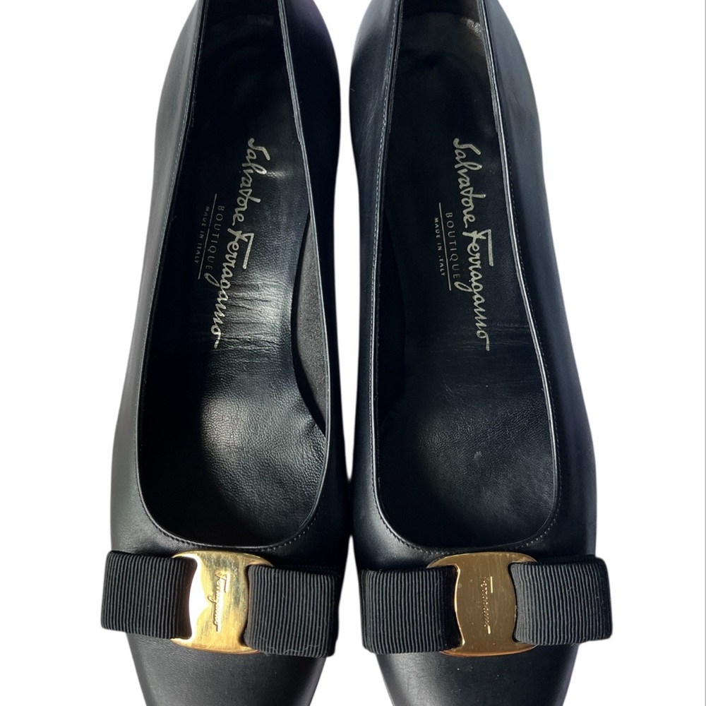 Salvatore Ferragamo Vara Black Leather Bow Pumps Slip On Heels Women’s Size 7.5 - Picture 9 of 16